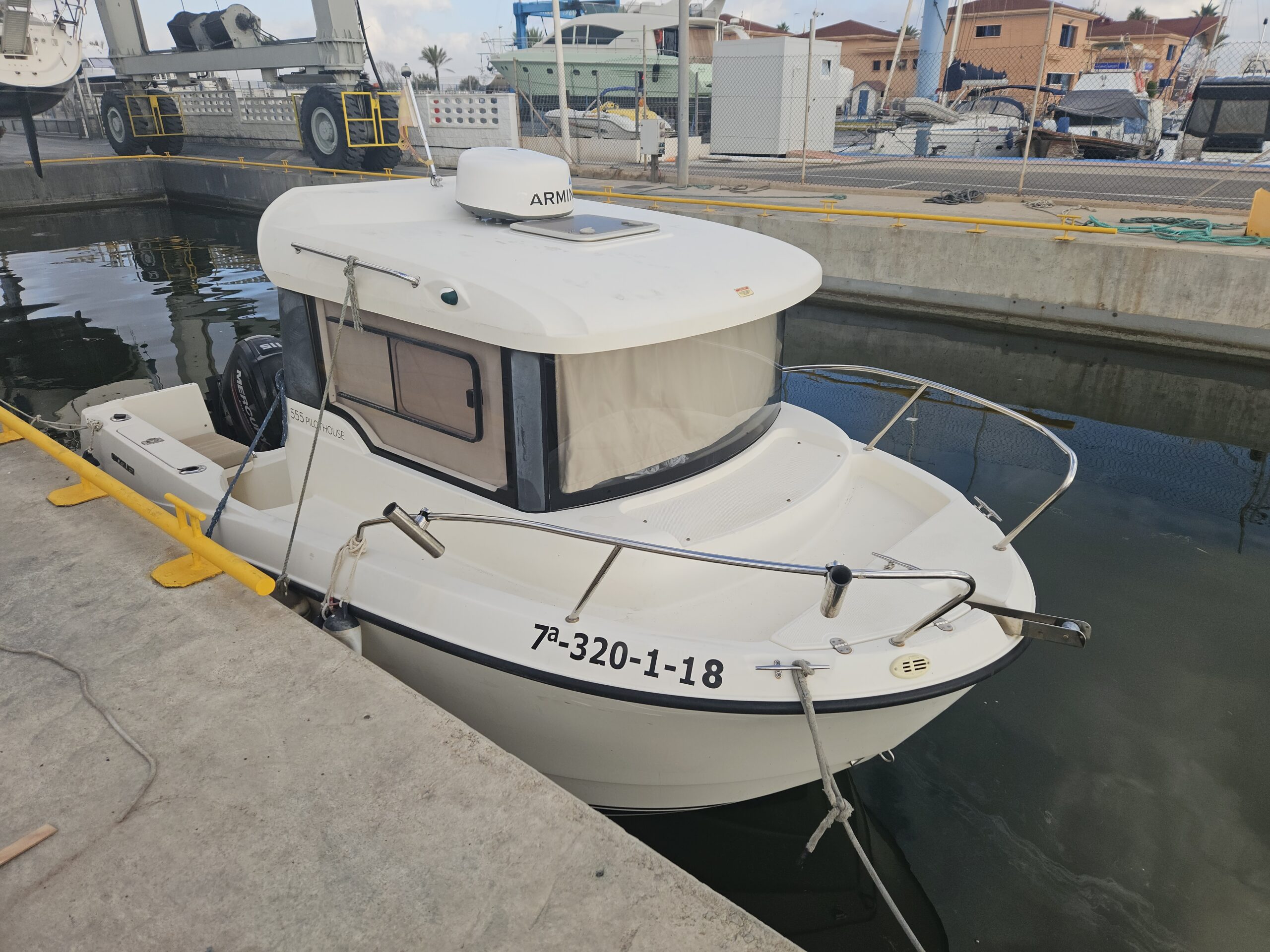 Quicksilver 555 Pilot House