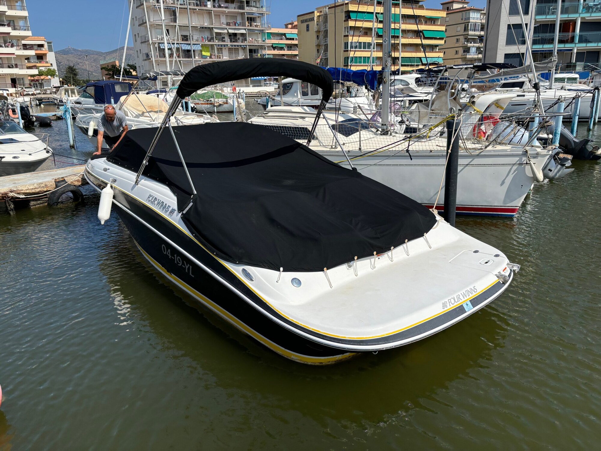 Four Winns H240
