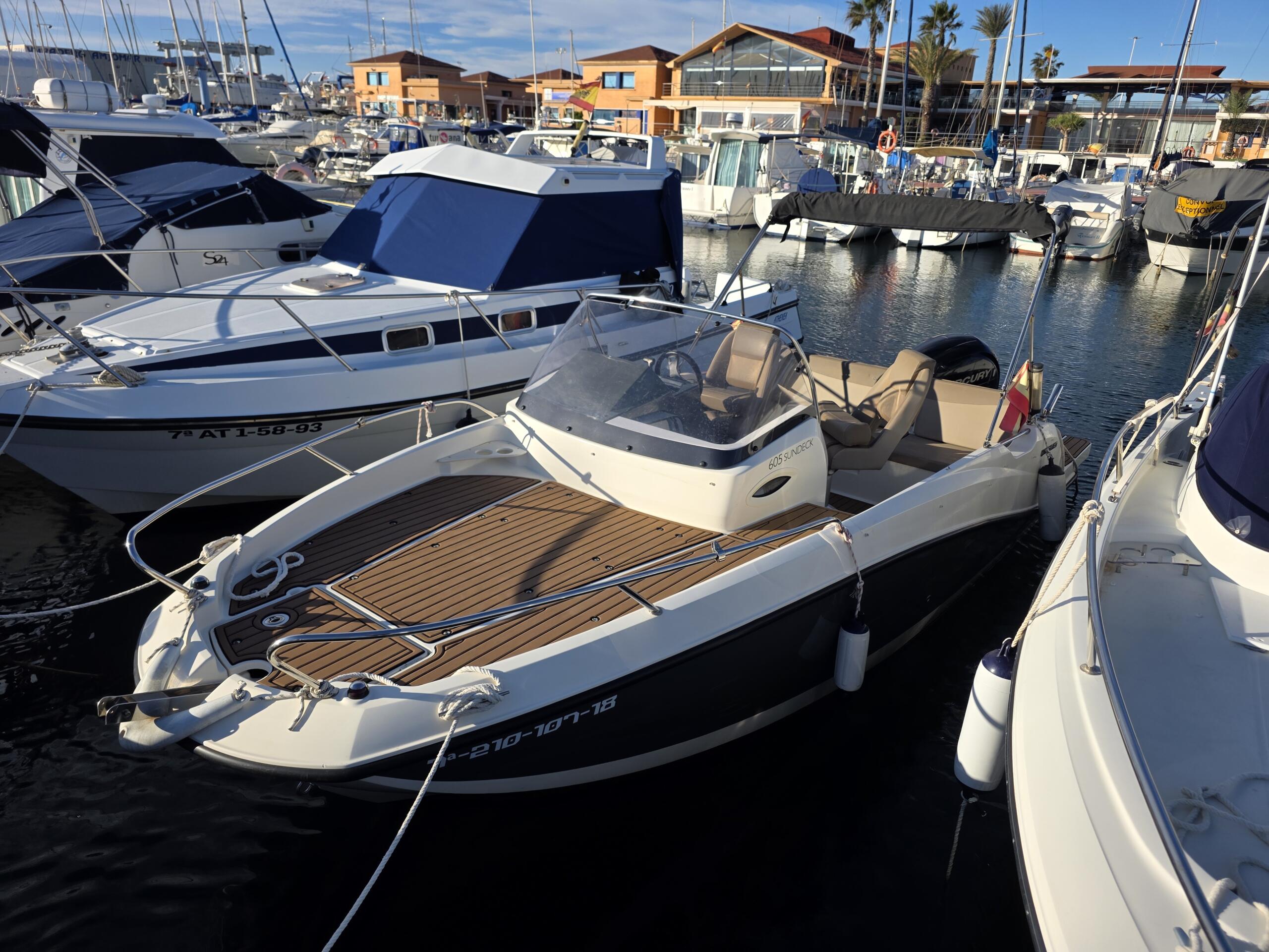 QuickSilver 605 Activ SunDeck