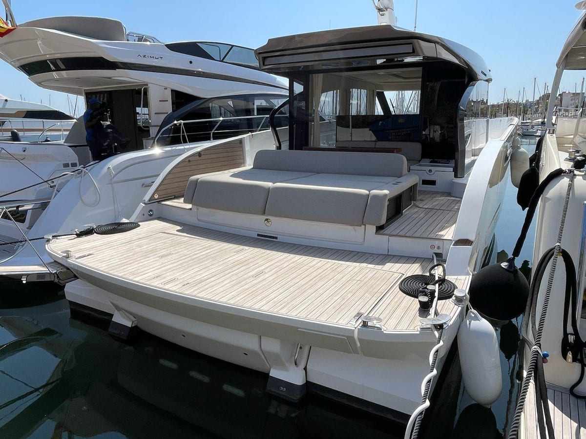 Azimut Seadeck 6