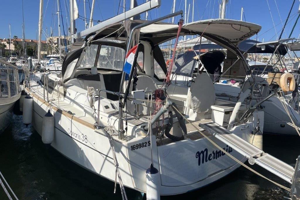 Beneteau Oceanis 38
